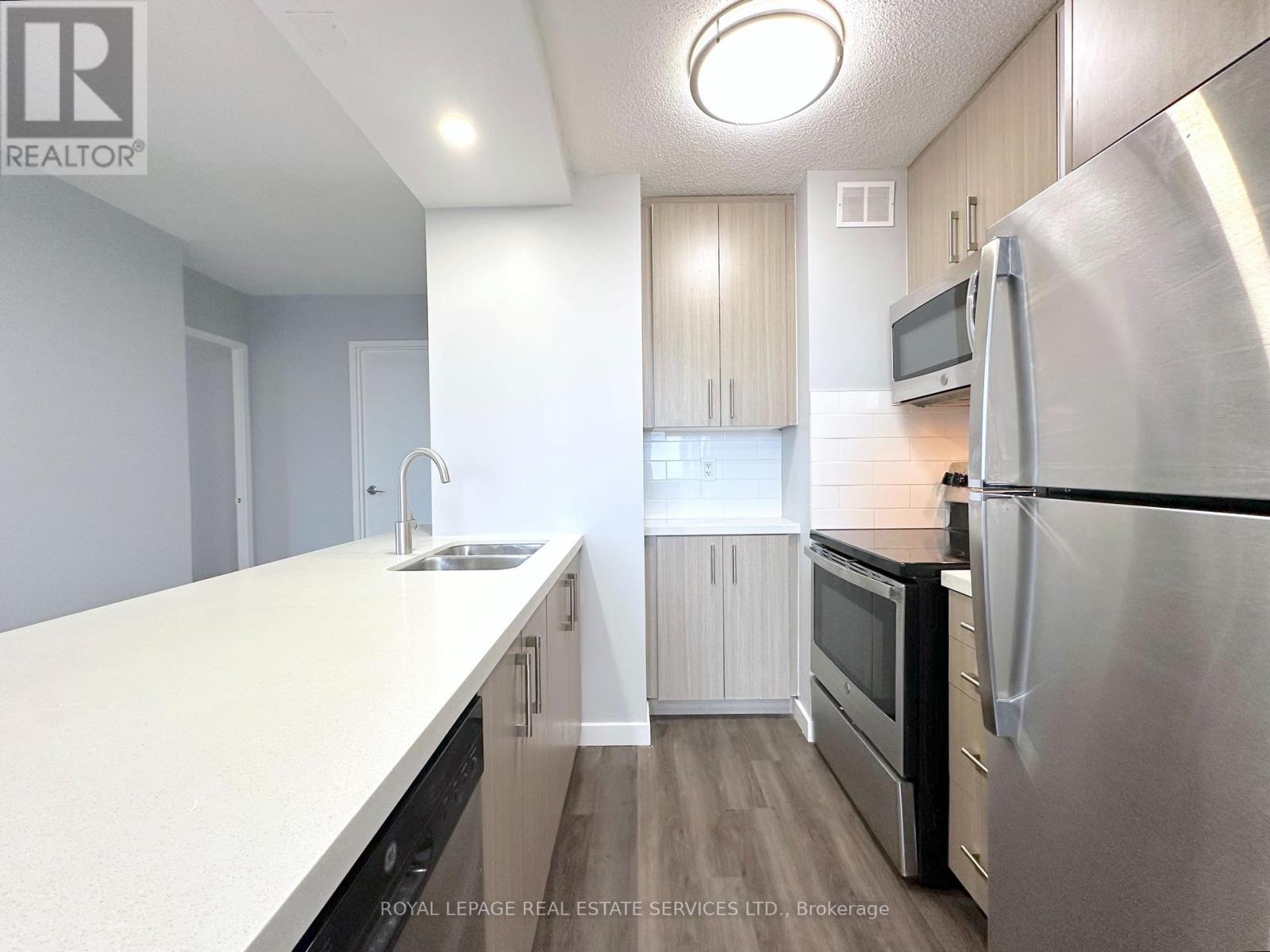 701 - 275 Main Street, Toronto, Ontario  M4C 4X4 - Photo 3 - E12539940