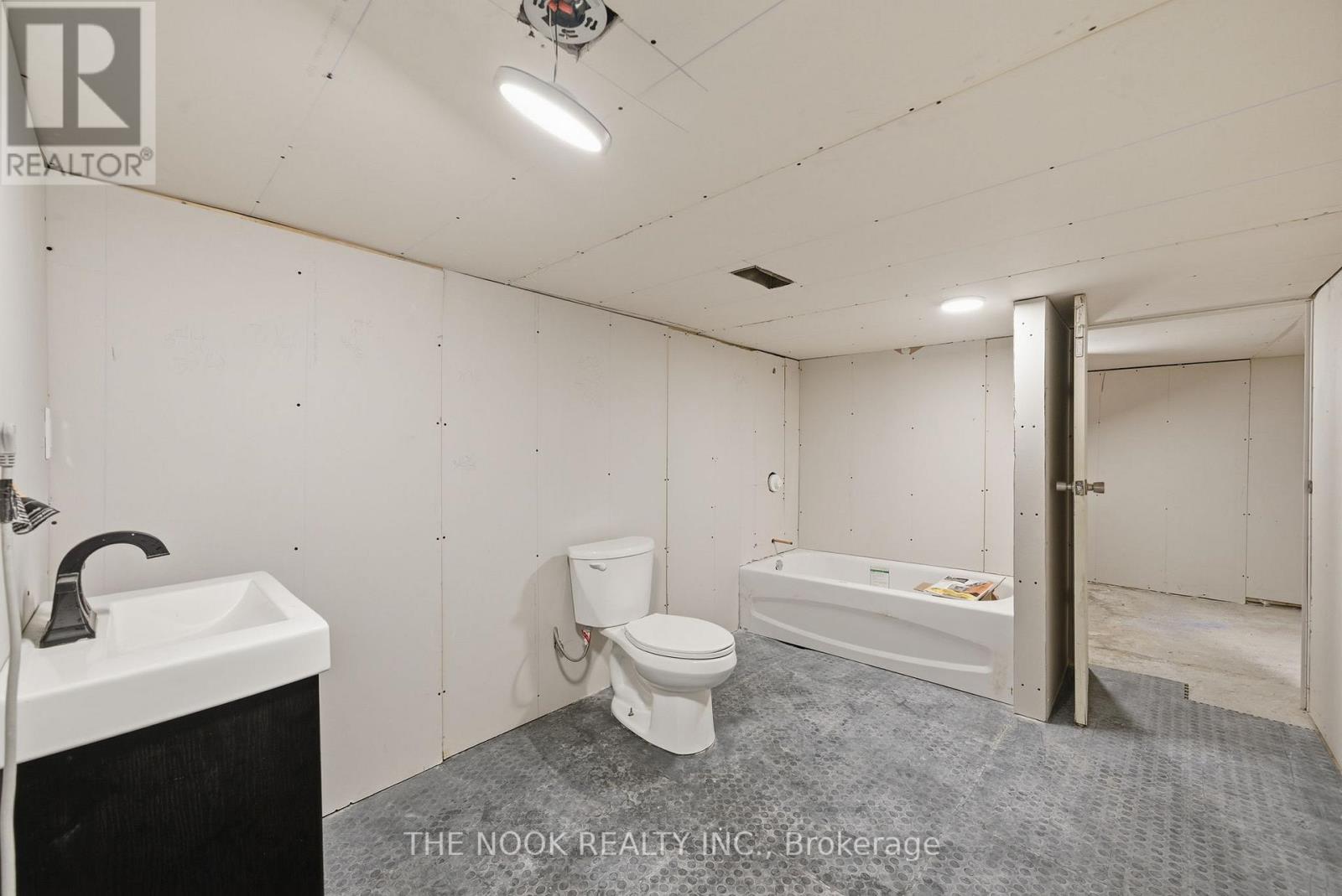 739 Gifford Street, Oshawa, Ontario L1H 4W1 - Photo 28 - E12540008