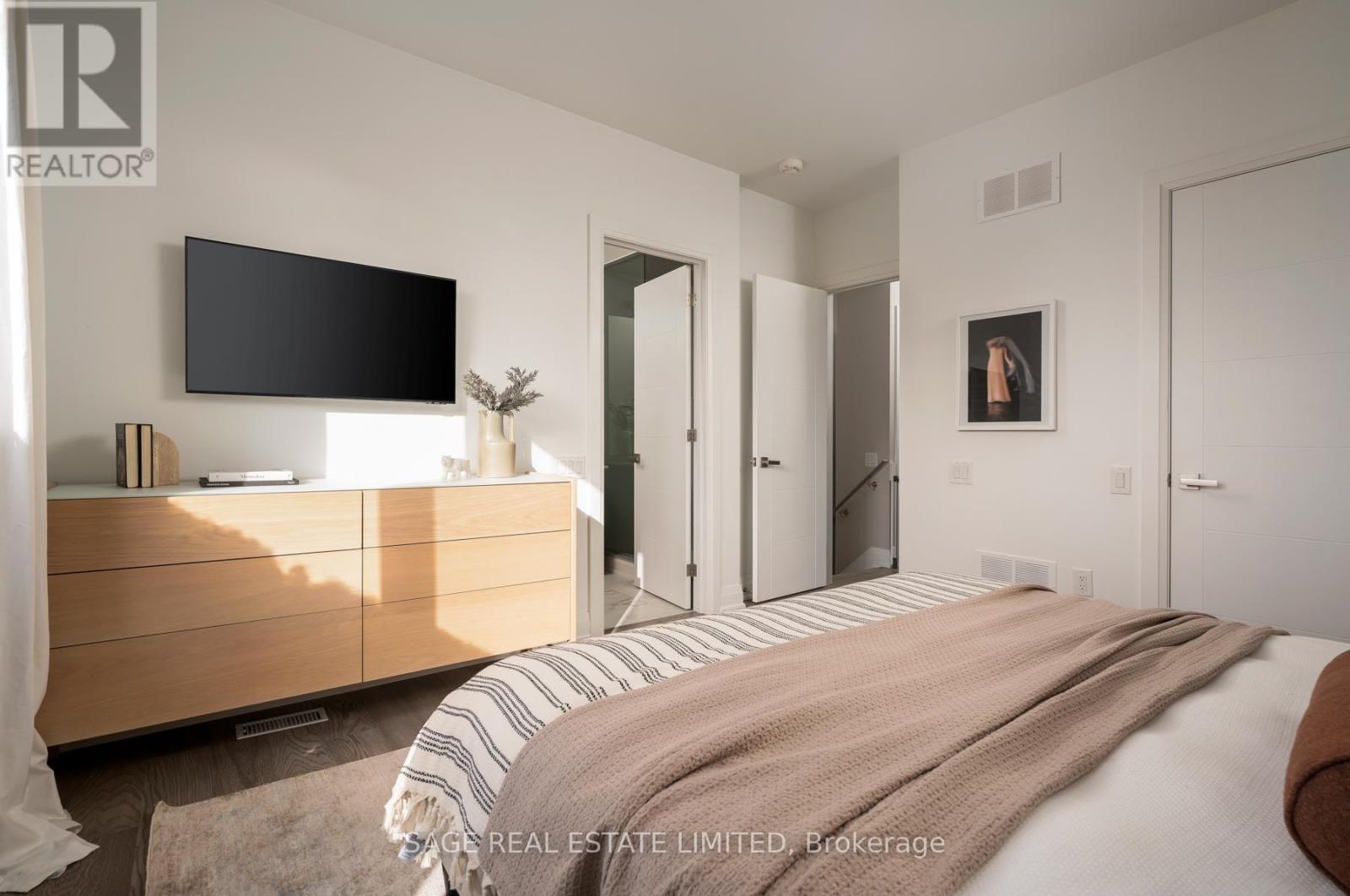 101 Beaver Avenue, Toronto, Ontario  M6H 2G3 - Photo 16 - W12529754