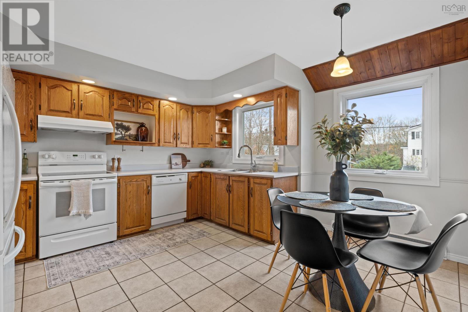 Property at 204 Greenwood Avenue image 4