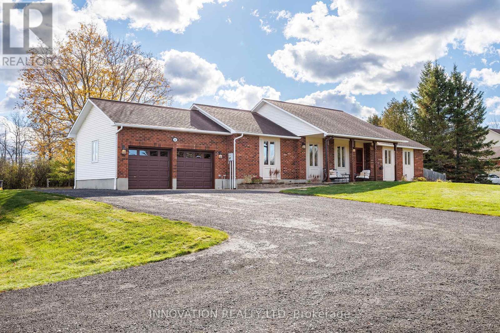 201 Greystone Crescent, Mississippi Mills, Ontario  K0A 1A0 - Photo 2 - X12519468