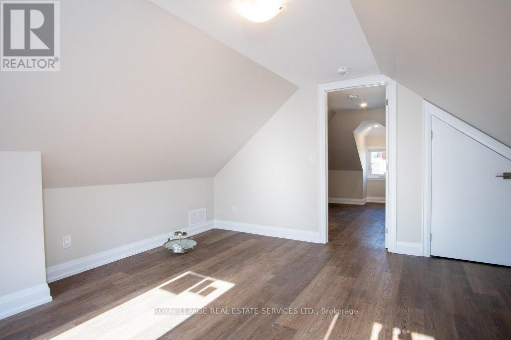 Upper - 256 Annette Street, Toronto, Ontario  M6P 1R1 - Photo 18 - W12493430