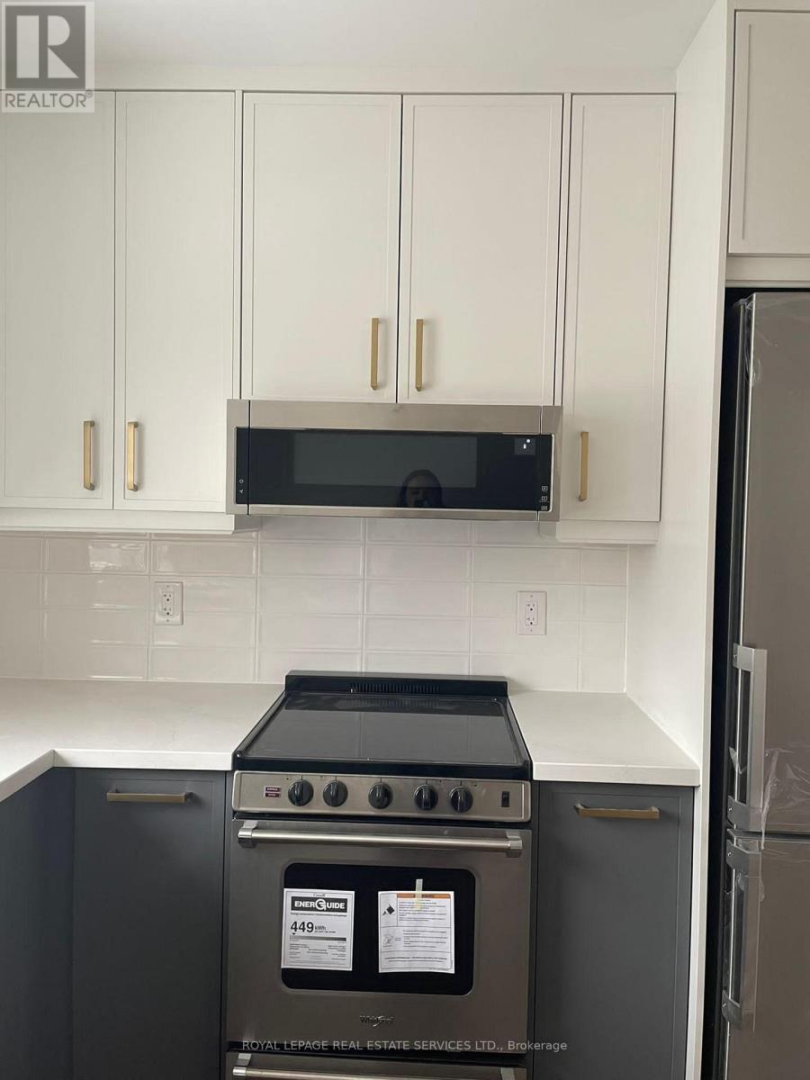 Upper - 256 Annette Street, Toronto, Ontario  M6P 1R1 - Photo 4 - W12493430