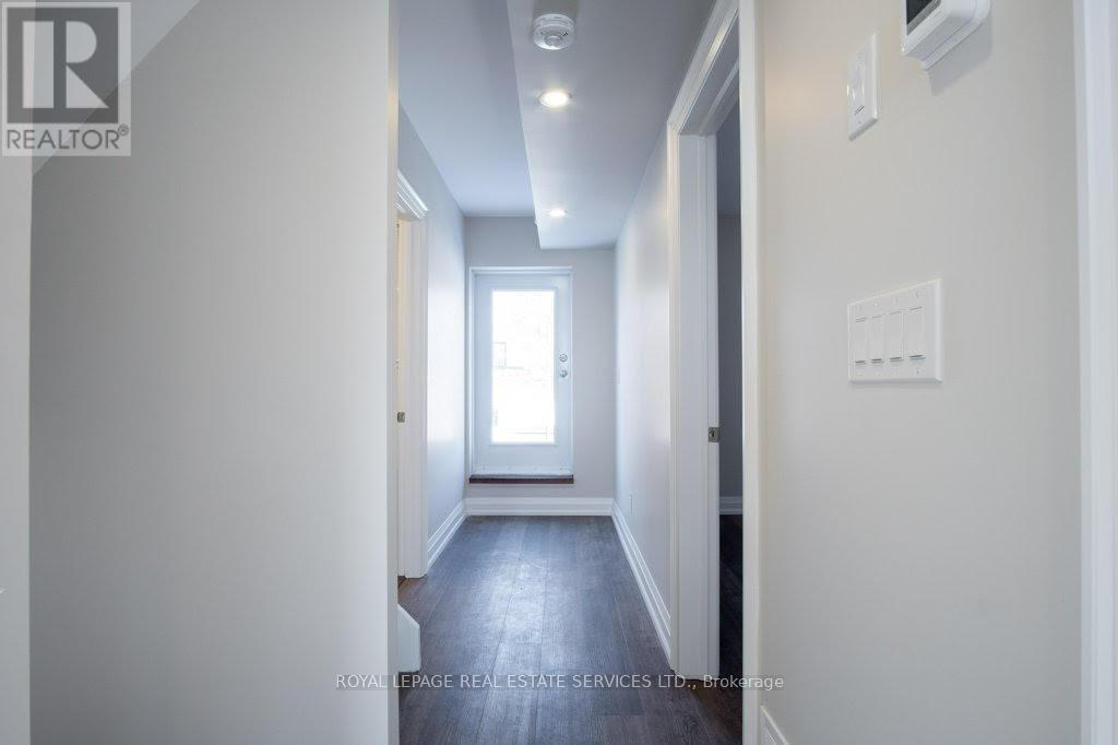 Upper - 256 Annette Street, Toronto, Ontario  M6P 1R1 - Photo 13 - W12493430