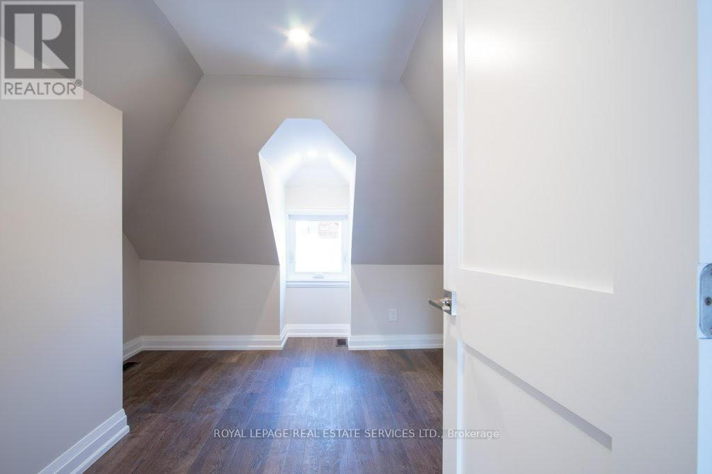 Upper - 256 Annette Street, Toronto, Ontario  M6P 1R1 - Photo 19 - W12493430