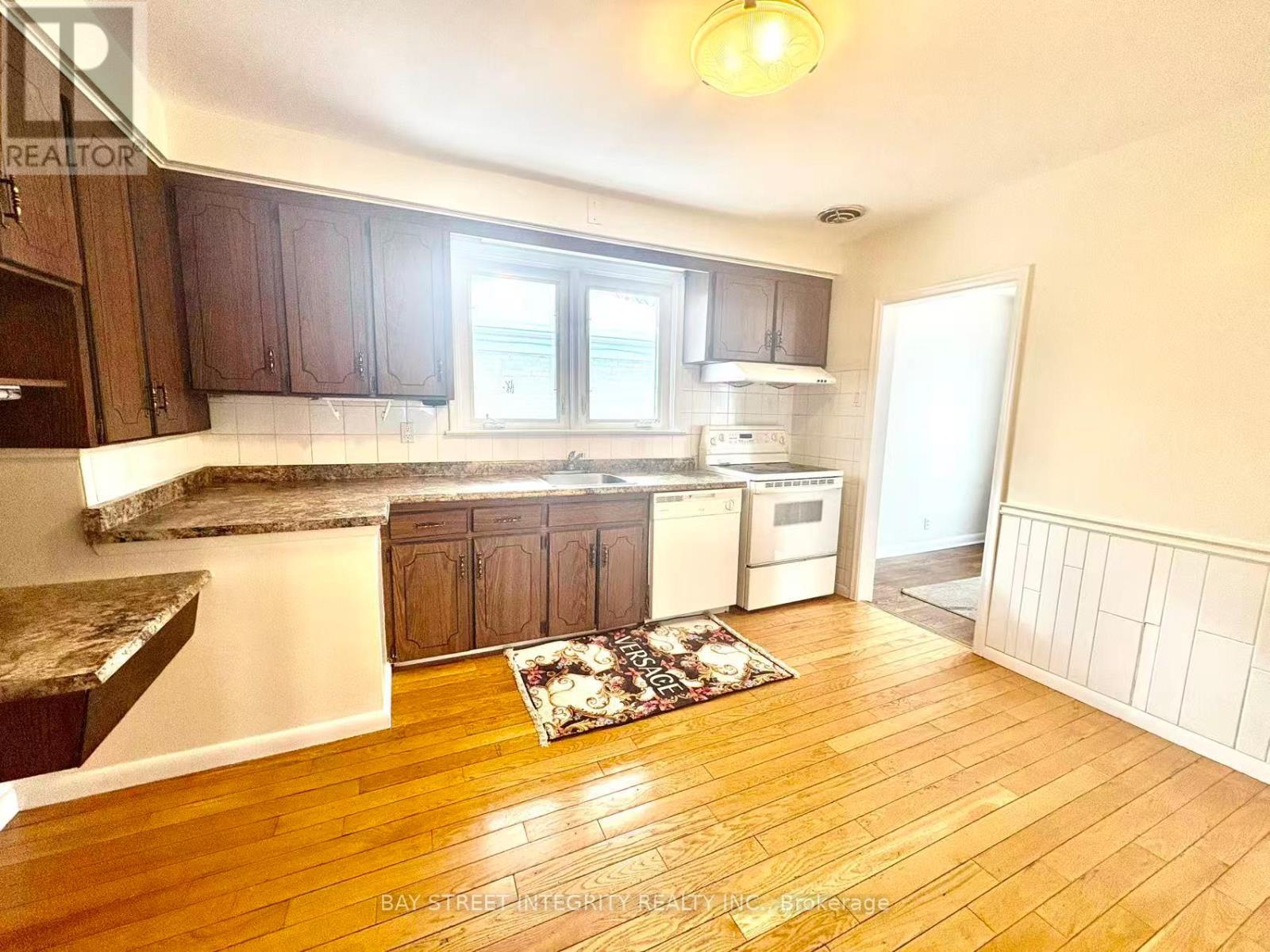 63 Caines Avenue, Toronto, Ontario  M2R 2L2 - Photo 10 - C12539978