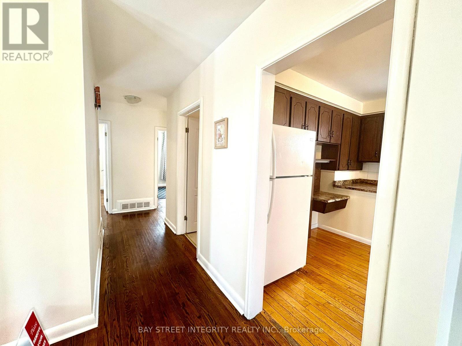 63 Caines Avenue, Toronto, Ontario  M2R 2L2 - Photo 11 - C12539978