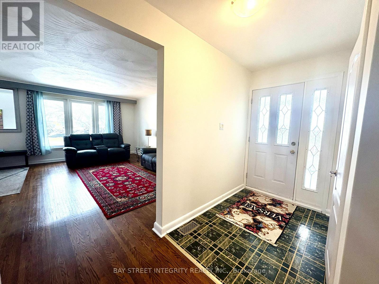 63 Caines Avenue, Toronto, Ontario  M2R 2L2 - Photo 3 - C12539978