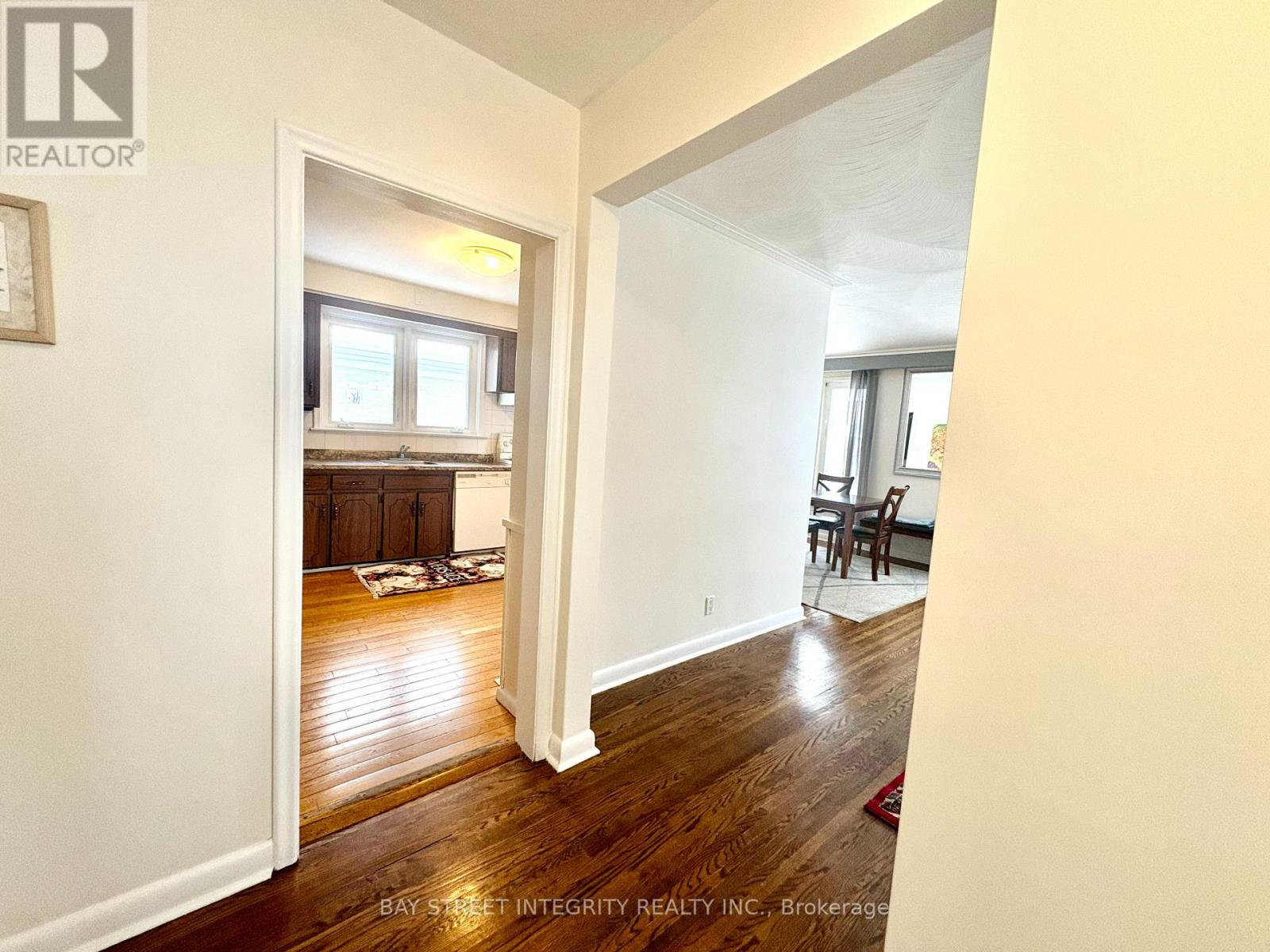 63 Caines Avenue, Toronto, Ontario  M2R 2L2 - Photo 4 - C12539978