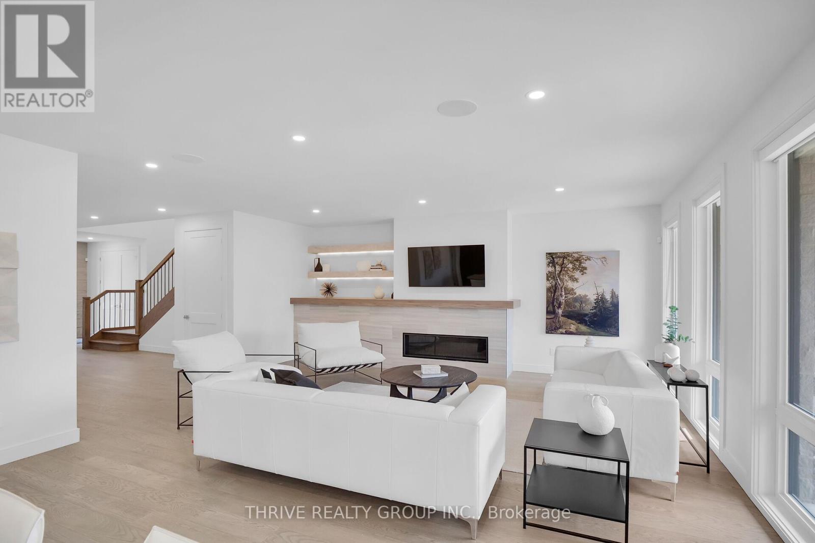 Photo 11 of 37 for 3948 Campbell Street N