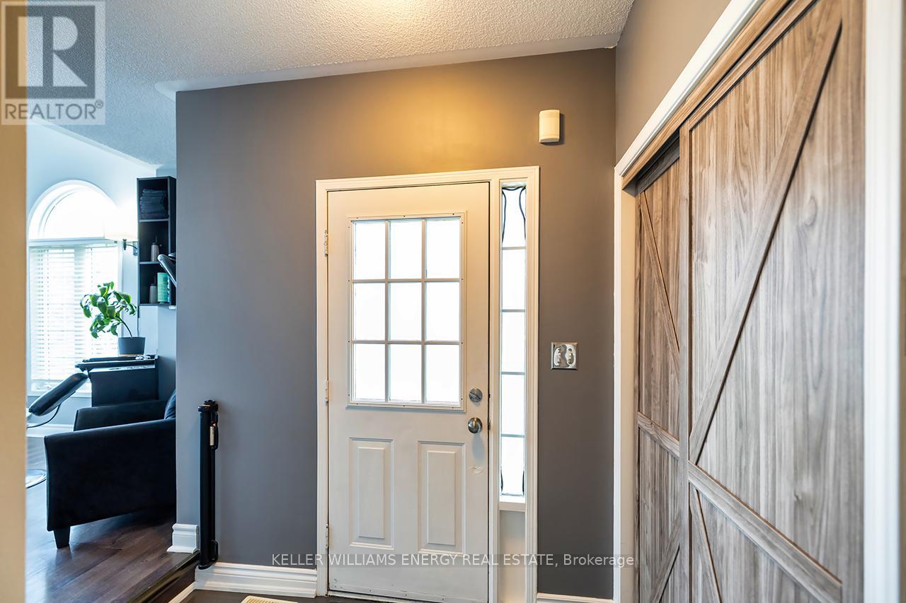 1642 Woodgate Trail, Oshawa, Ontario  L1G 8B5 - Photo 6 - E12540068