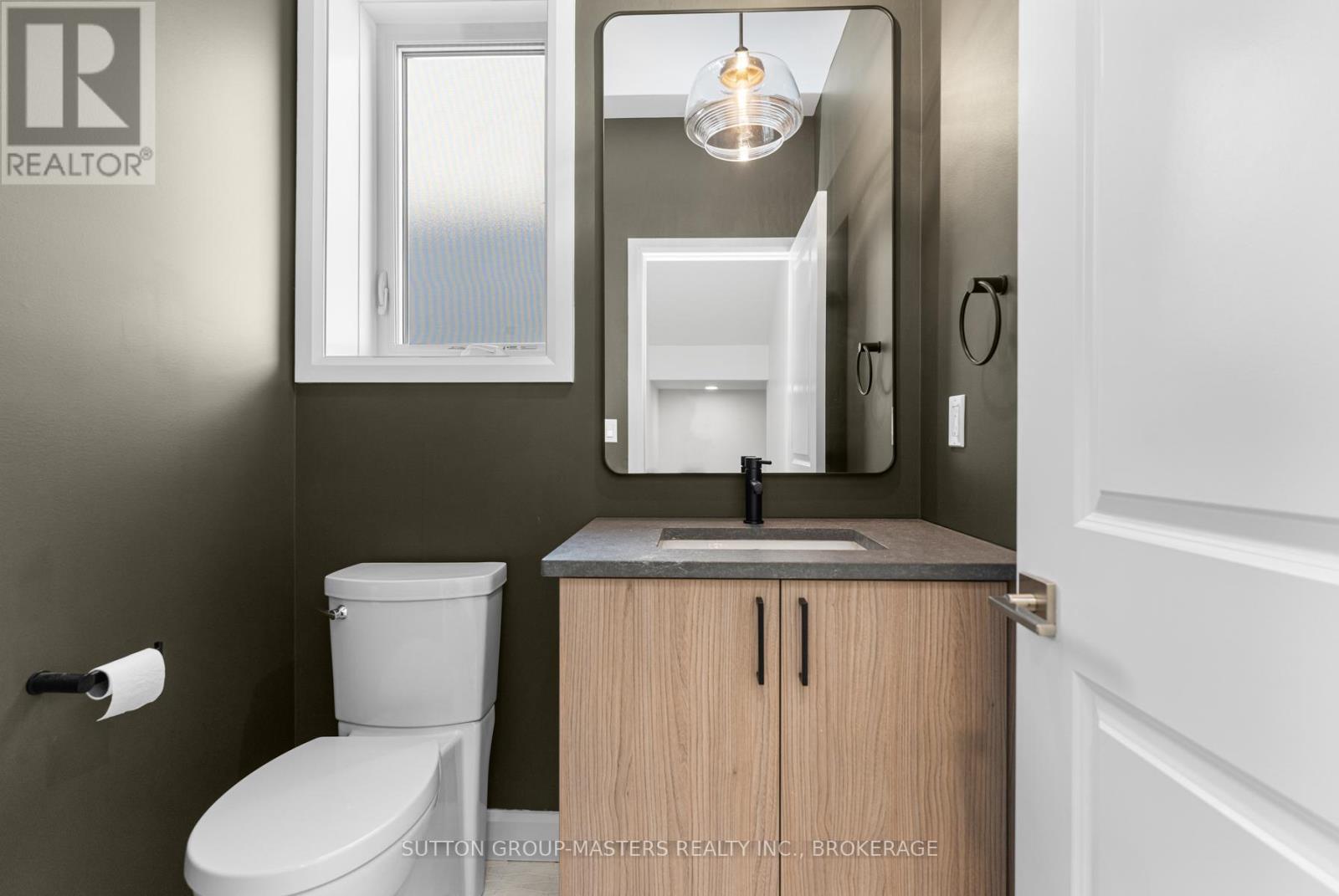 204 Superior Drive, Loyalist, Ontario  K7N 0E8 - Photo 12 - X12540022