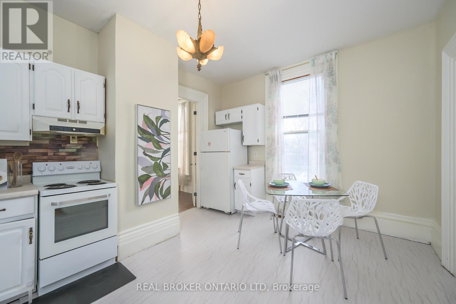 222 Ellen Street, North Middlesex, Ontario  N0M 2K0 - Photo 11 - X12540100