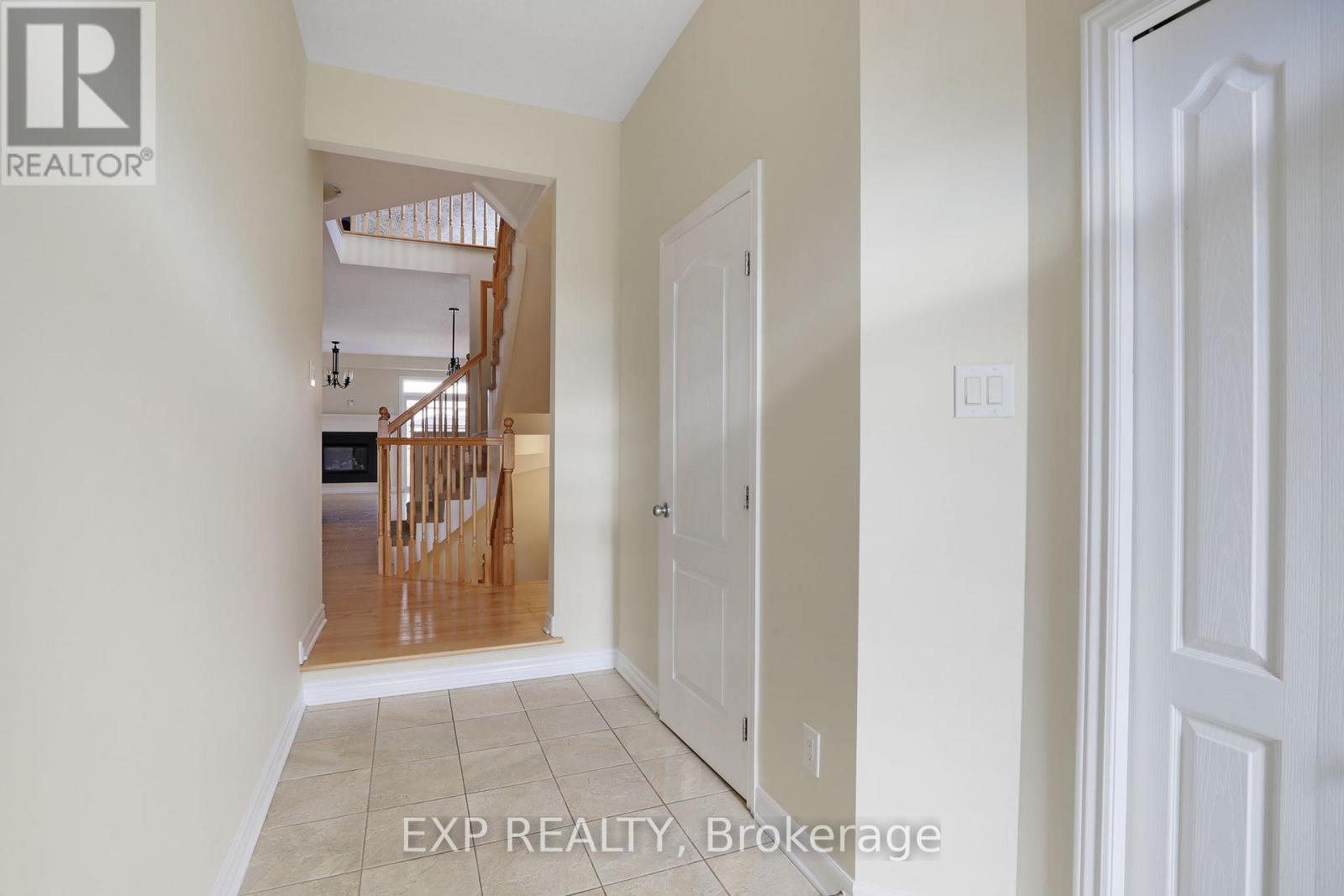 618 Moorpark Avenue, Ottawa, Ontario  K2M 0B6 - Photo 4 - X12540056
