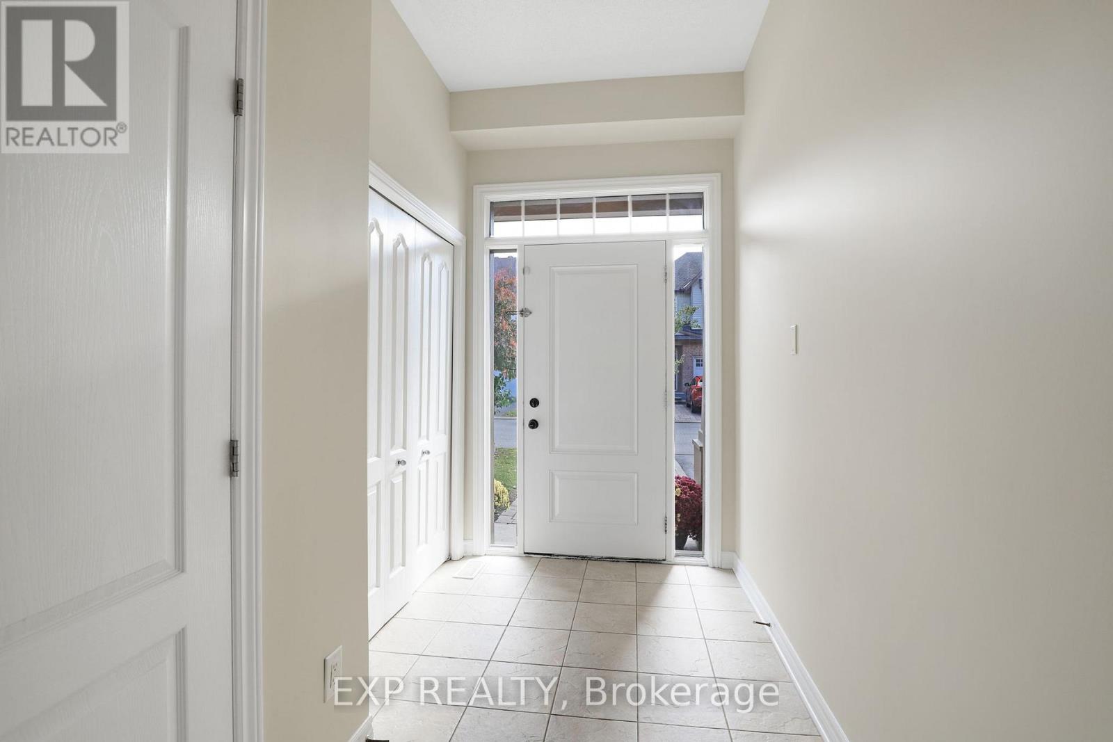 618 Moorpark Avenue, Ottawa, Ontario  K2M 0B6 - Photo 5 - X12540056