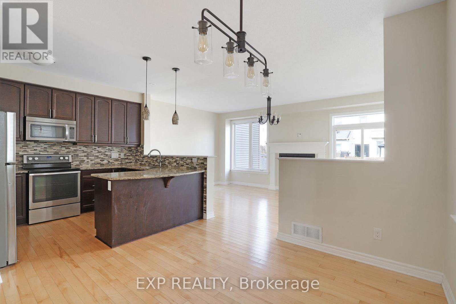 618 Moorpark Avenue, Ottawa, Ontario  K2M 0B6 - Photo 8 - X12540056
