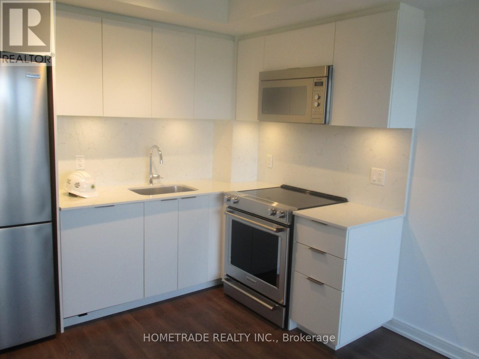 703 - 30 Samuel Wood Way, Toronto, Ontario  M9B 0C9 - Photo 2 - W12540002