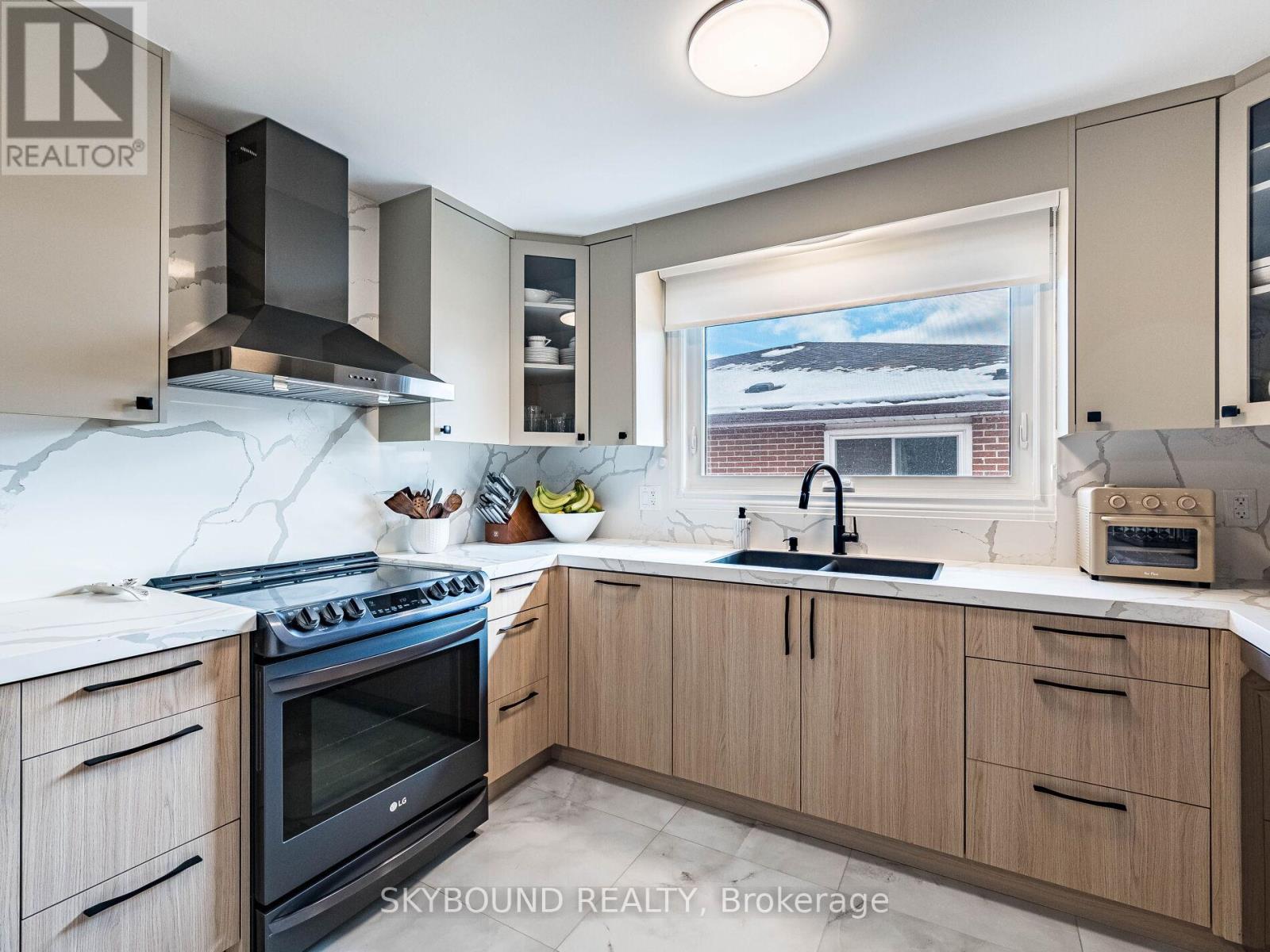 3878 Midhurst Lane, Mississauga, Ontario  L4Z 1C7 - Photo 10 - W12540004