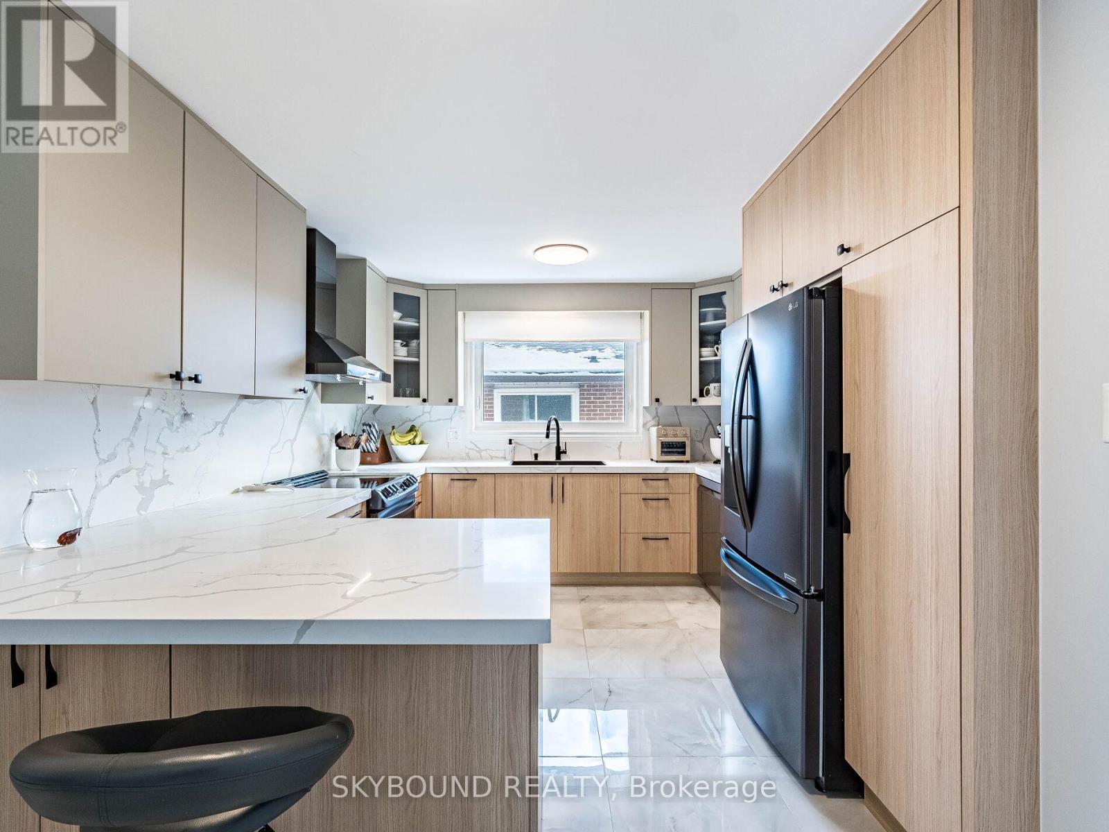 3878 Midhurst Lane, Mississauga, Ontario  L4Z 1C7 - Photo 6 - W12540004