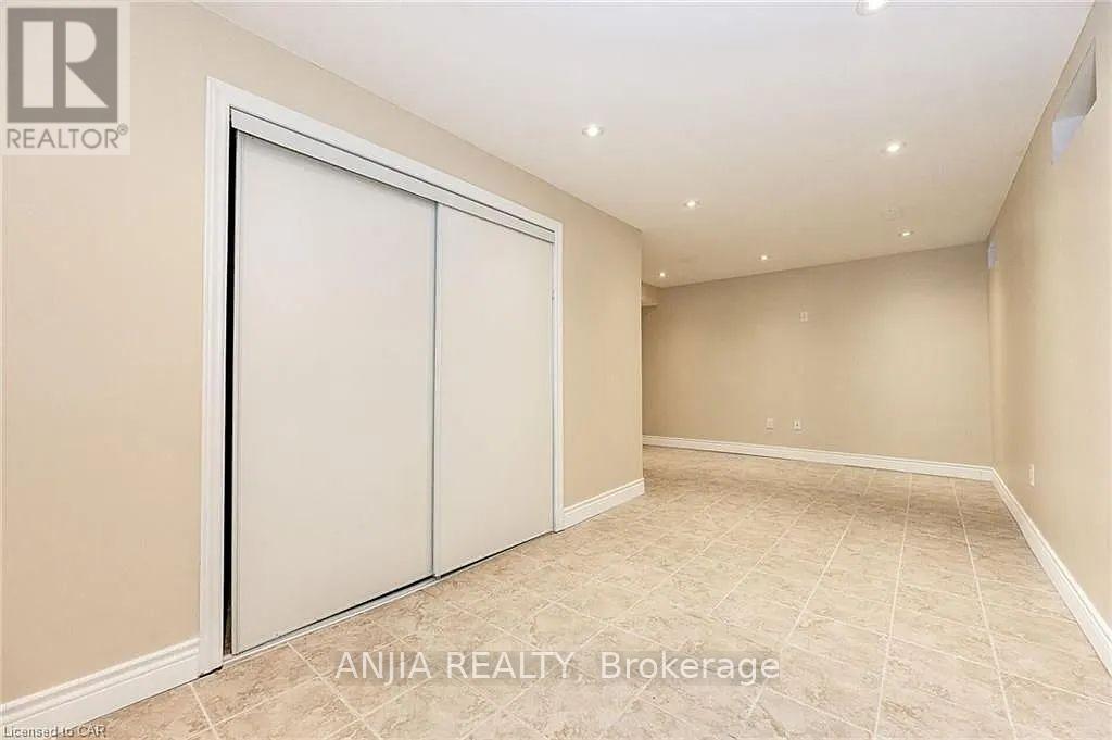 54 Manhattan Circle, Cambridge, Ontario  N3C 0C4 - Photo 14 - X12539982