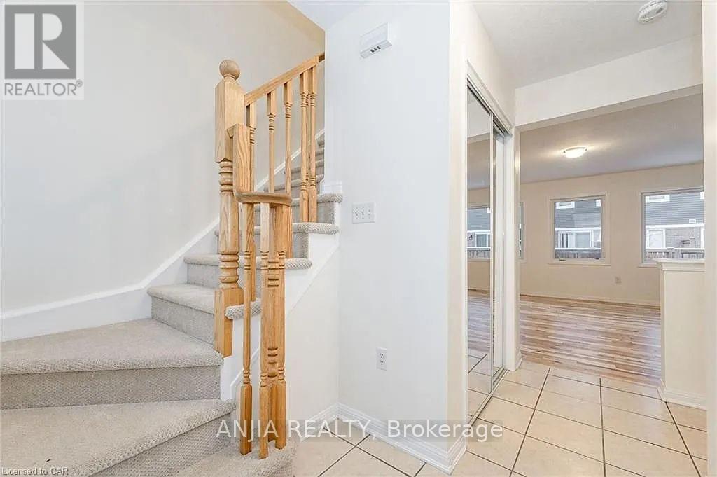 54 Manhattan Circle, Cambridge, Ontario  N3C 0C4 - Photo 4 - X12539982