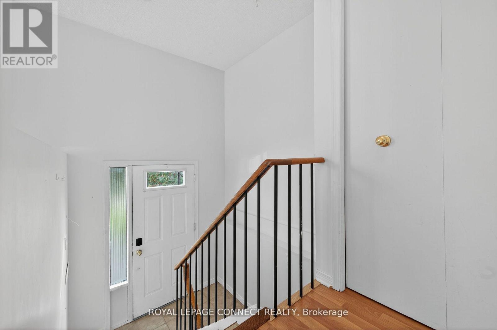 75 Hudson Crescent, Bradford West Gwillimbury, Ontario  L3Z 2K1 - Photo 4 - N12540112