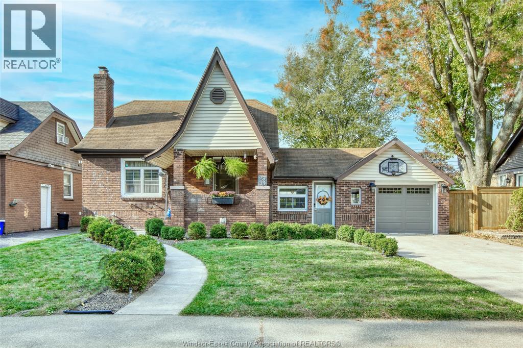 MLS# 25028709: 2993 RANDOLPH, Windsor, Canada