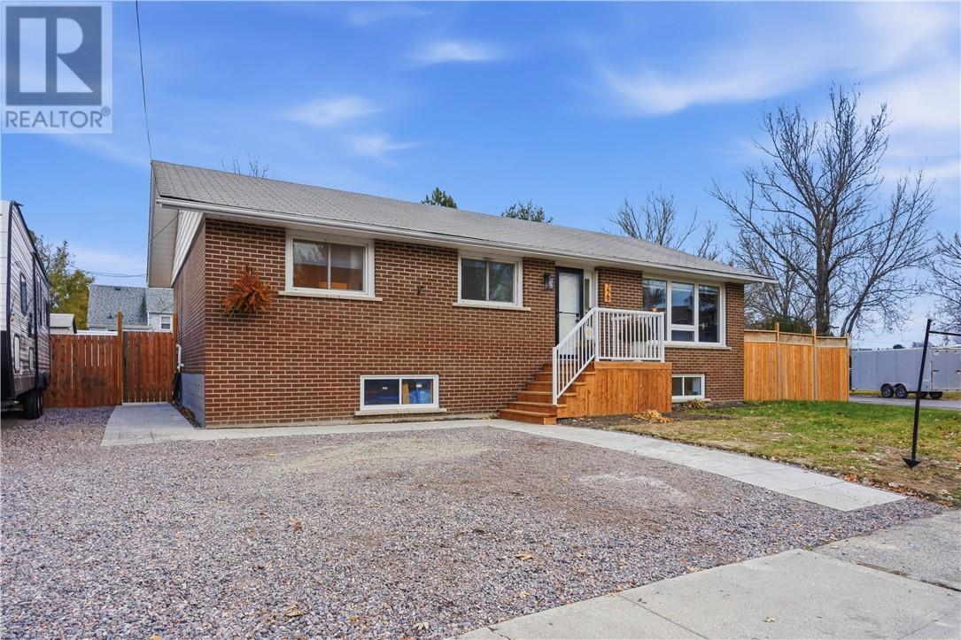 229 Seventh, Lively, Ontario  P3Y 1M5 - Photo 1 - 2125626