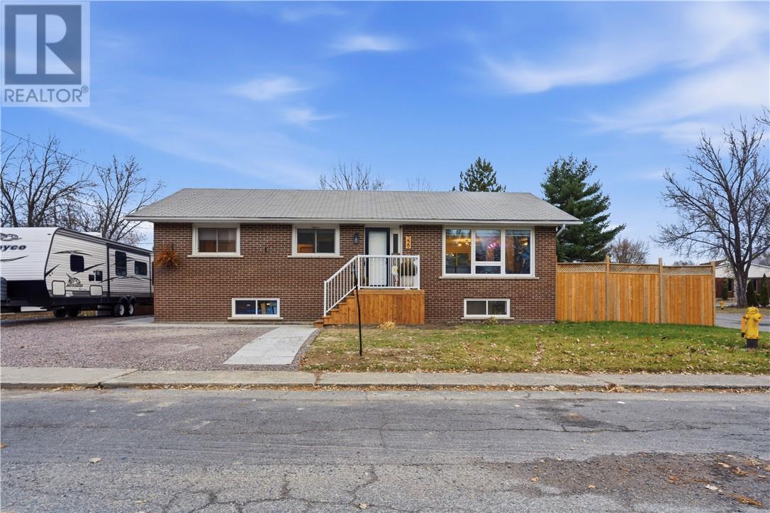 229 Seventh, Lively, Ontario  P3Y 1M5 - Photo 2 - 2125626