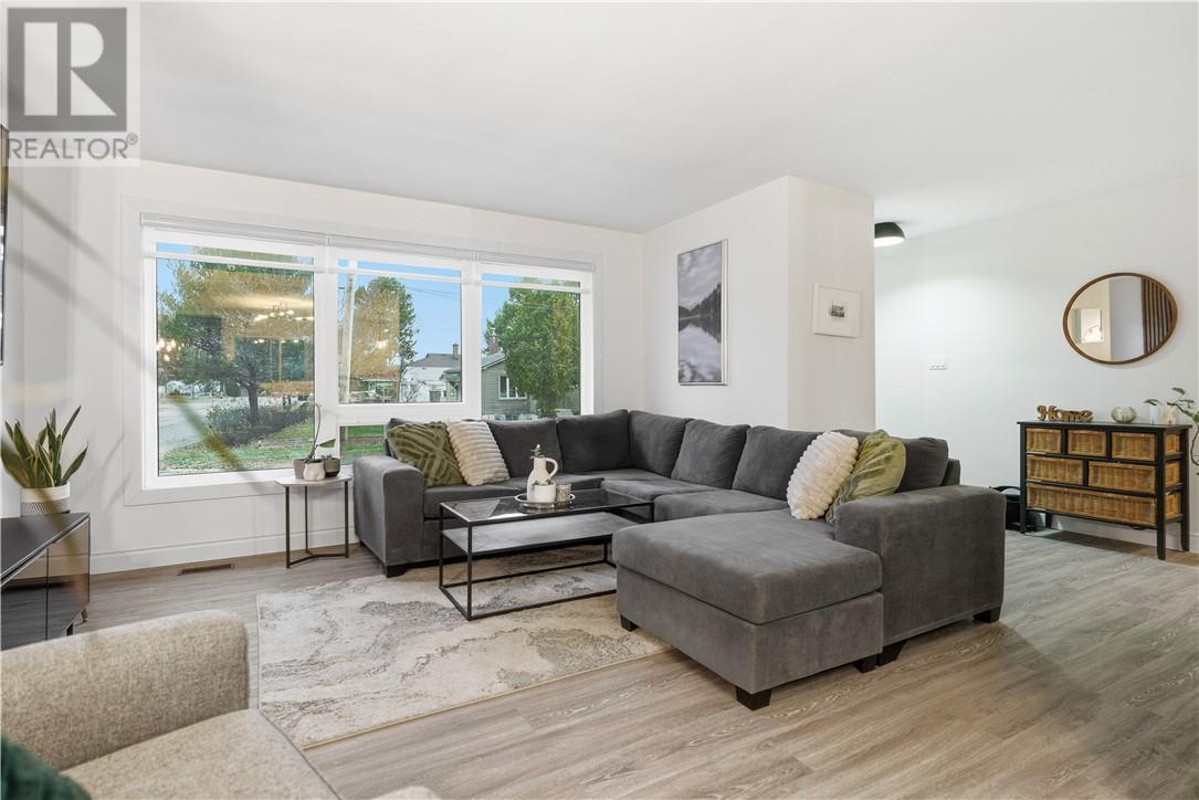 229 Seventh, Lively, Ontario  P3Y 1M5 - Photo 4 - 2125626