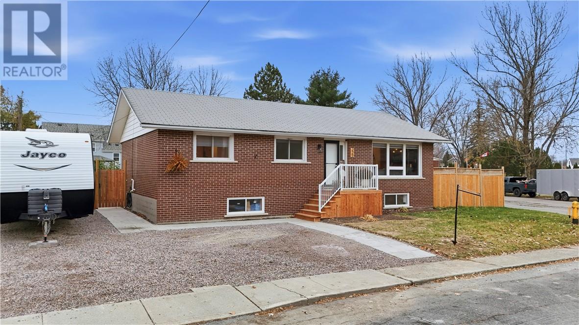 229 Seventh, Lively, Ontario  P3Y 1M5 - Photo 3 - 2125626