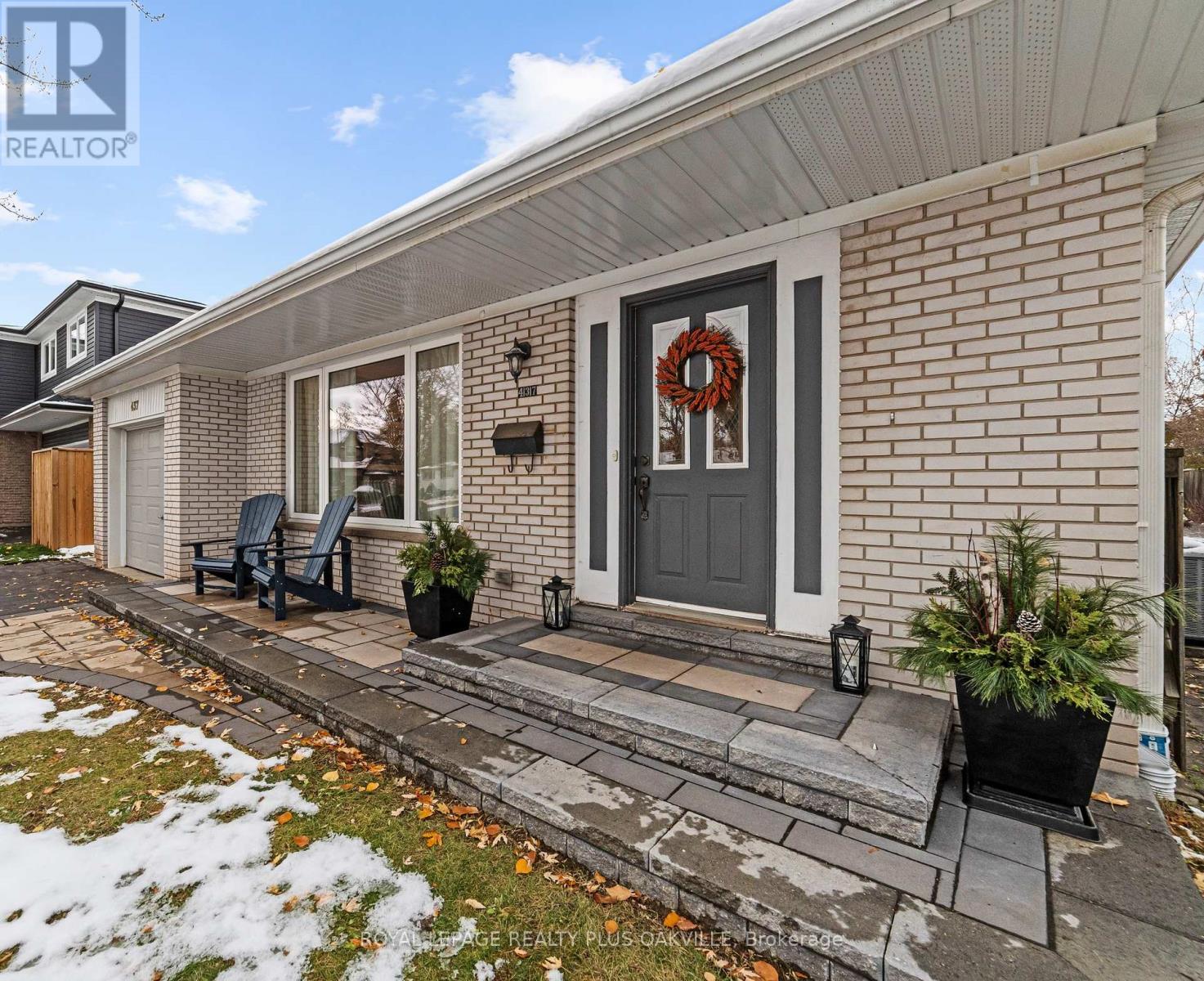 437 Withnell Crescent, Oakville, Ontario  L6L 3M1 - Photo 3 - W12540048