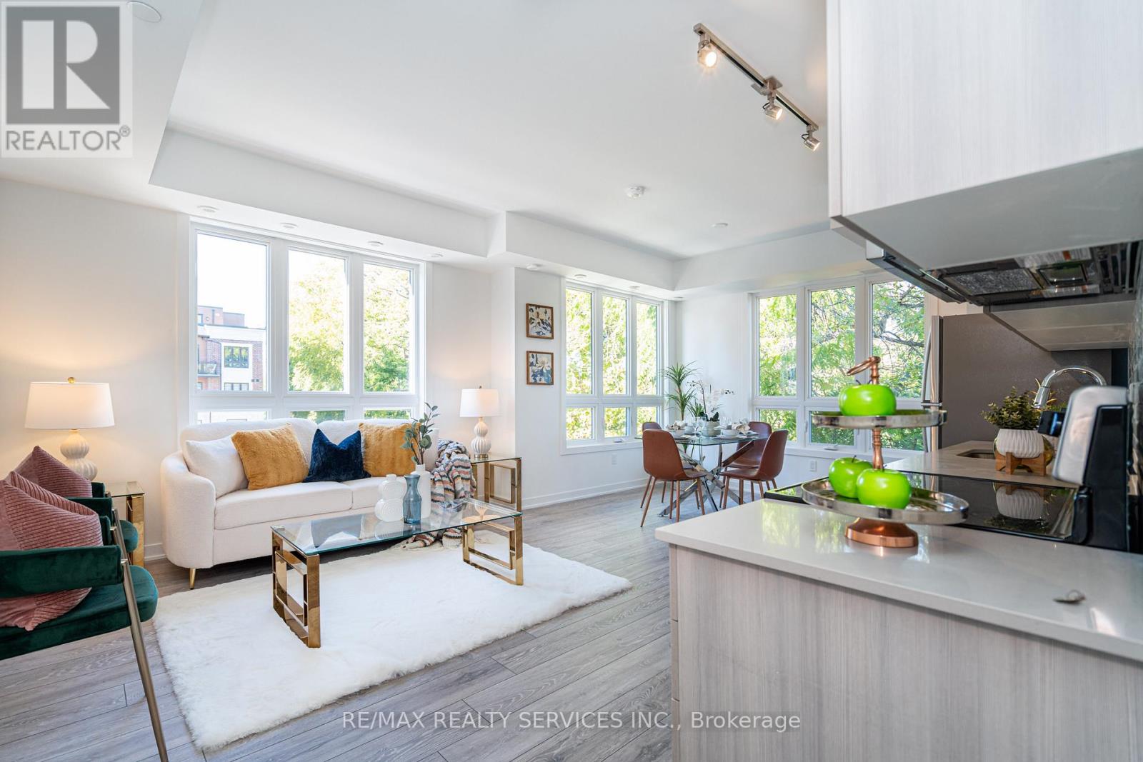 16 - 4017 Hickory Drive, Mississauga, Ontario  L4W 0G6 - Photo 4 - W12540060