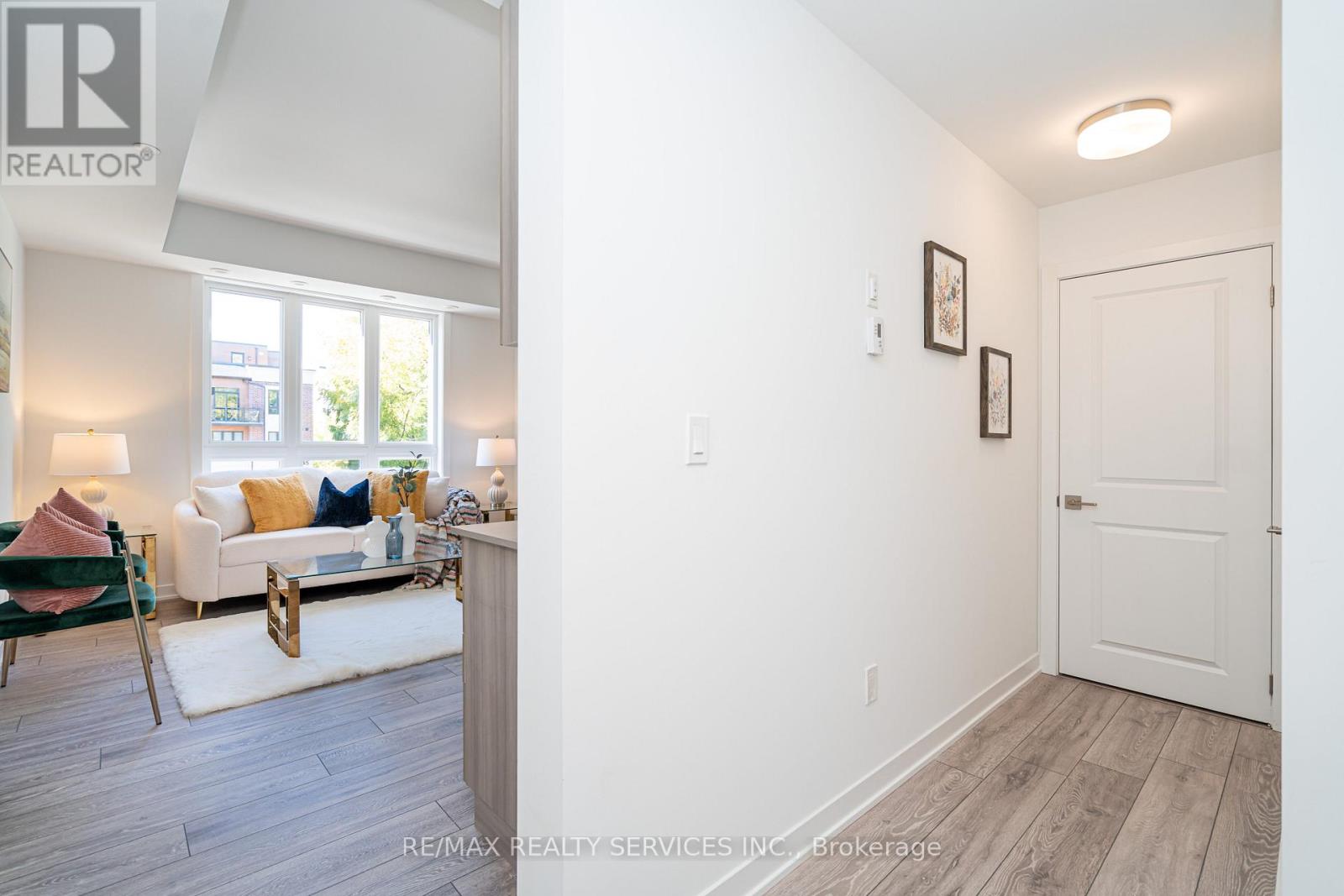 16 - 4017 Hickory Drive, Mississauga, Ontario  L4W 0G6 - Photo 5 - W12540060