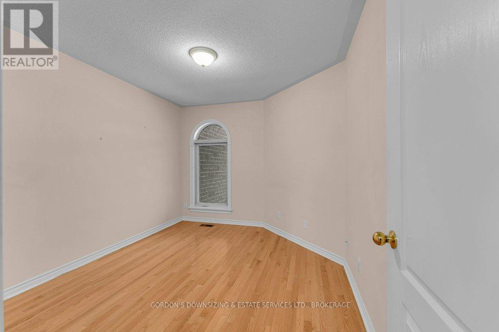 726 Millwood Drive, Kingston, Ontario K7M 8Z2 - Photo 17 - X12540148