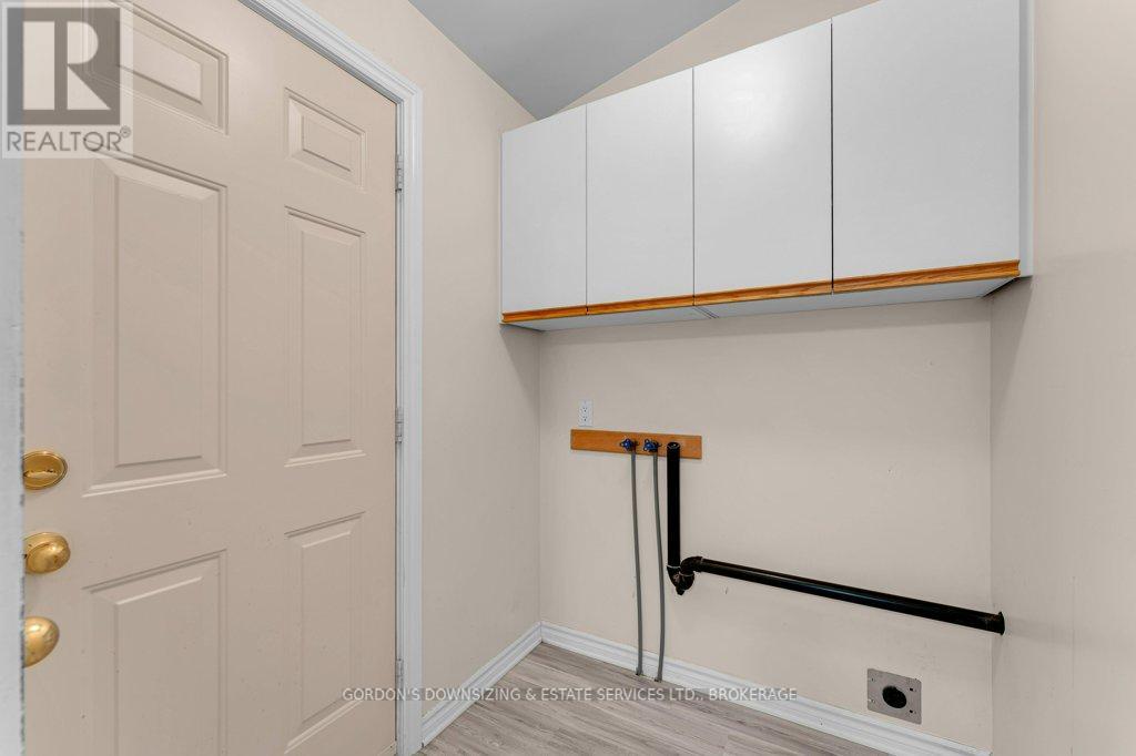 726 Millwood Drive, Kingston, Ontario K7M 8Z2 - Photo 25 - X12540148