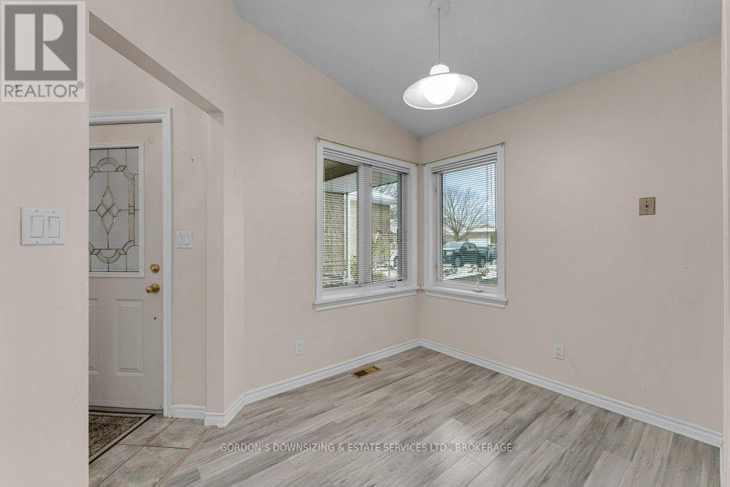 726 Millwood Drive, Kingston, Ontario K7M 8Z2 - Photo 5 - X12540148