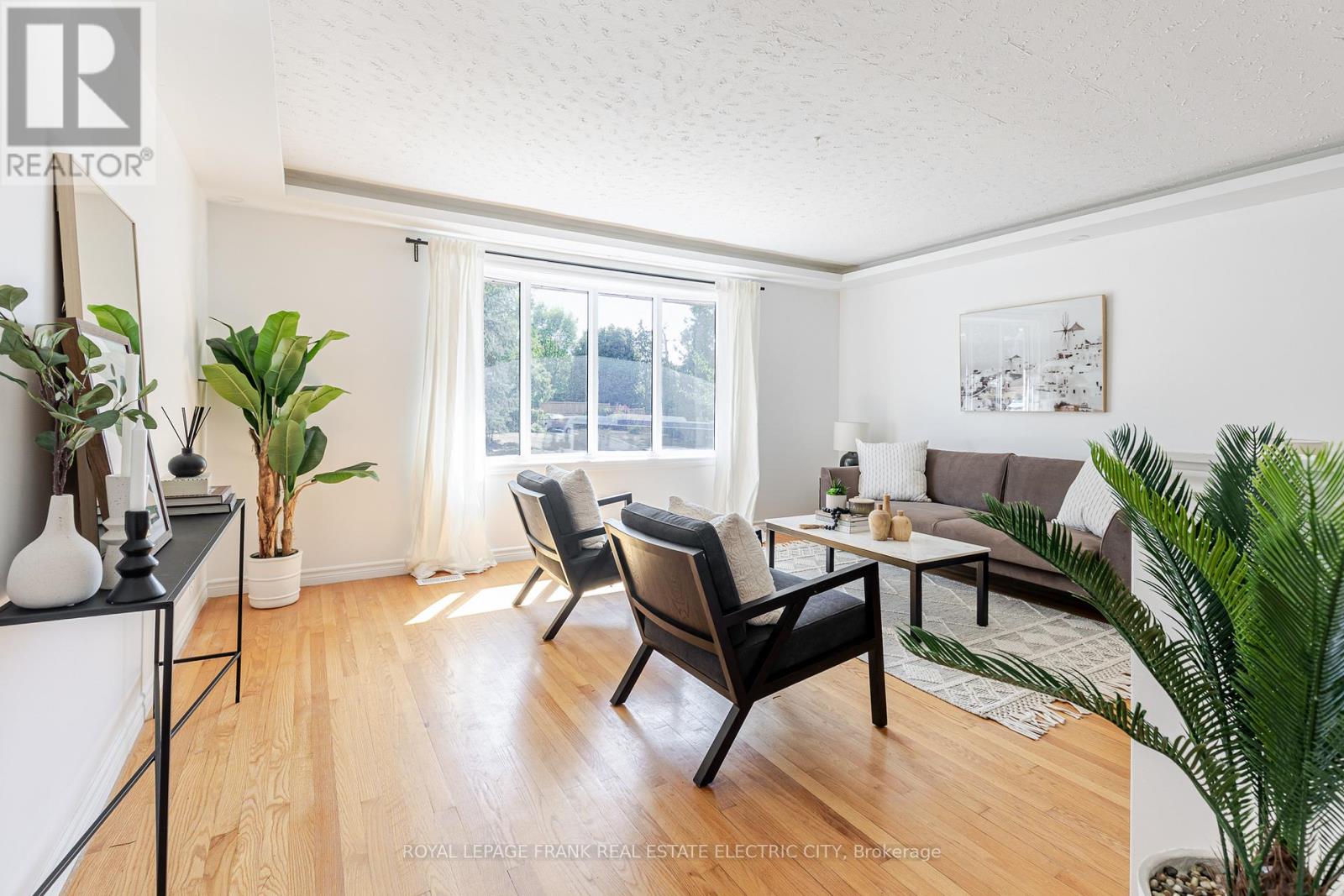 972 Southlawn Drive, Peterborough, Ontario  K9J 1G2 - Photo 4 - X12540192