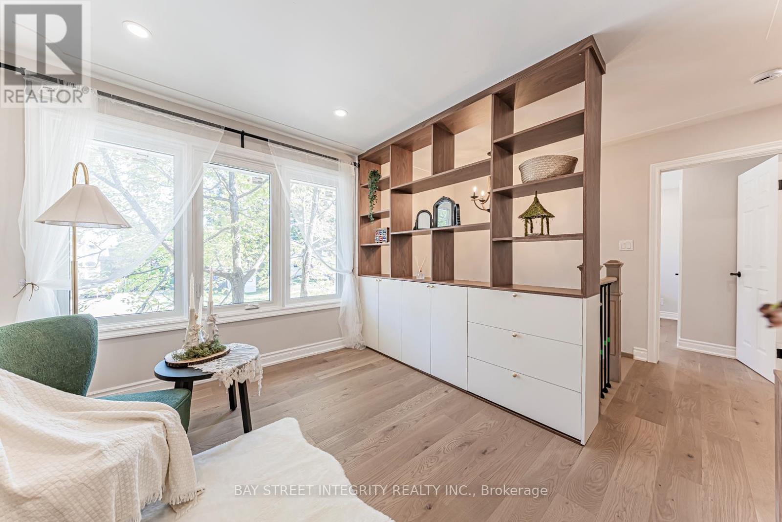 323 Clifton Road, Kitchener, Ontario  N2H 4W1 - Photo 10 - X12540084