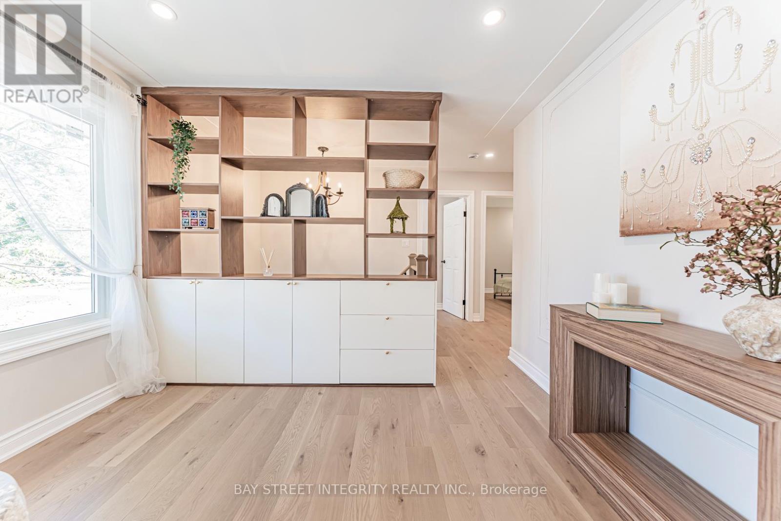 323 Clifton Road, Kitchener, Ontario  N2H 4W1 - Photo 13 - X12540084