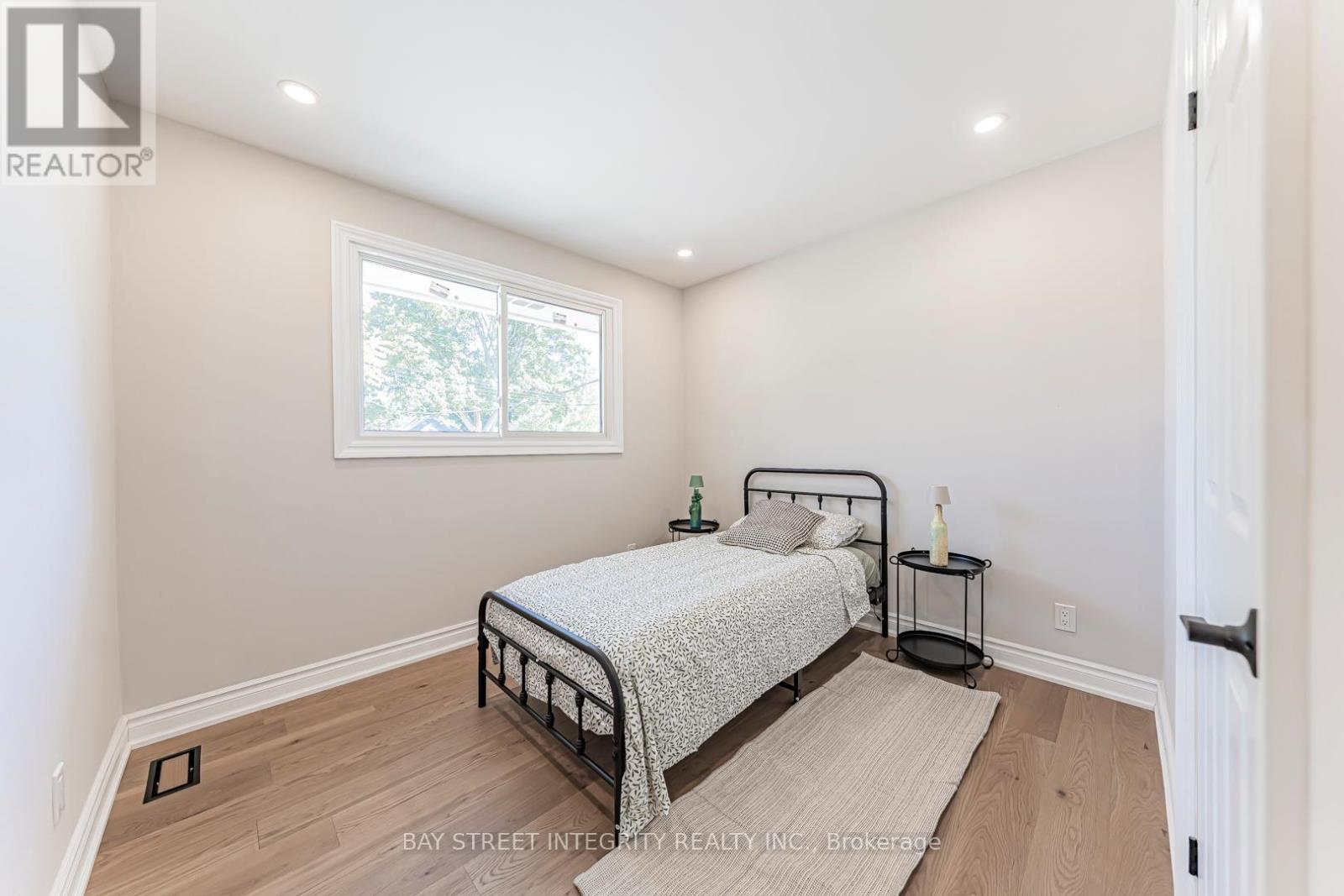 323 Clifton Road, Kitchener, Ontario  N2H 4W1 - Photo 16 - X12540084