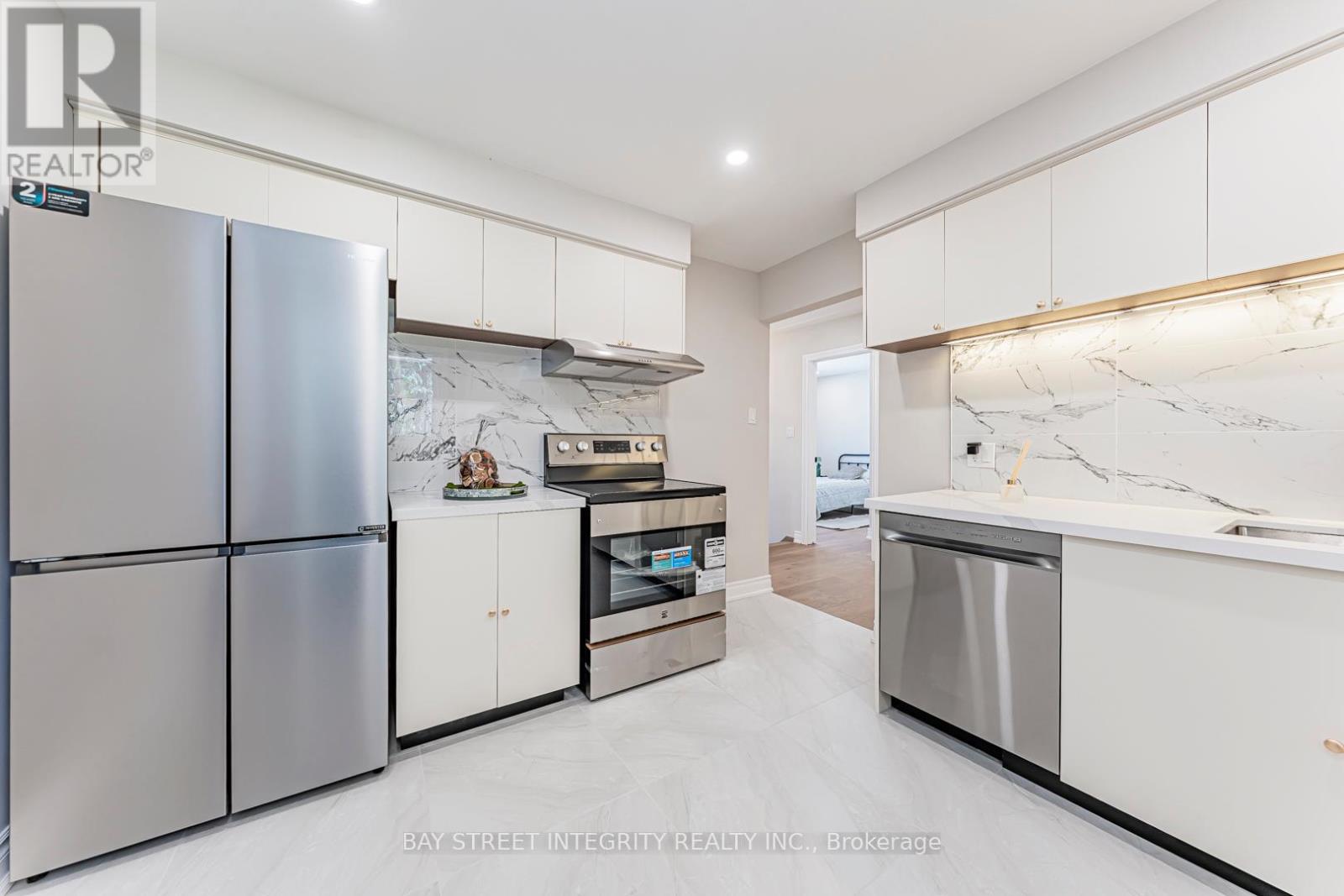 323 Clifton Road, Kitchener, Ontario  N2H 4W1 - Photo 25 - X12540084