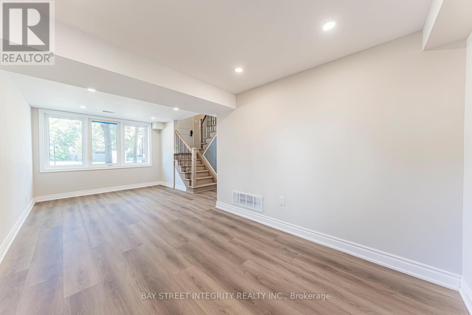 323 Clifton Road, Kitchener, Ontario  N2H 4W1 - Photo 30 - X12540084