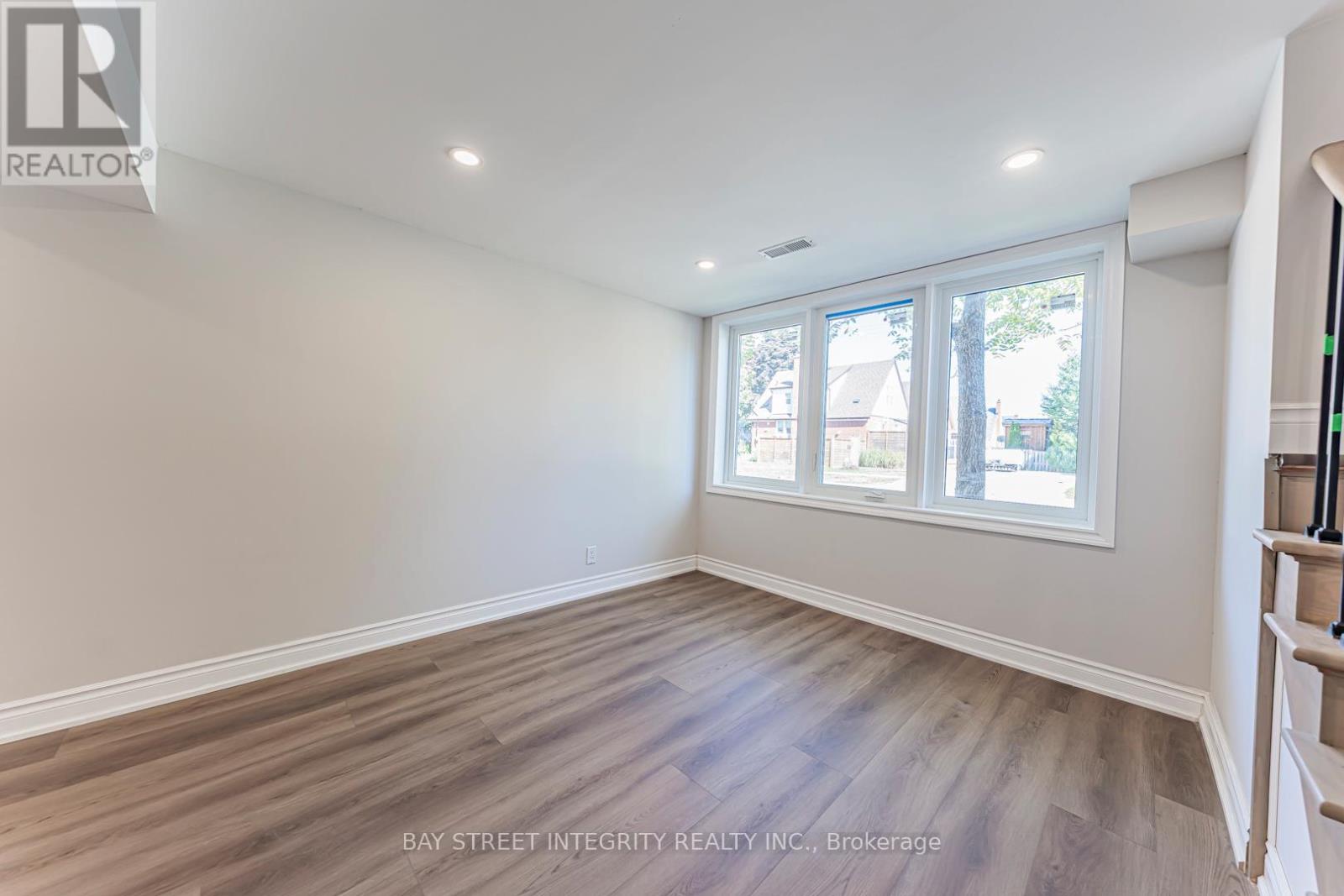 323 Clifton Road, Kitchener, Ontario  N2H 4W1 - Photo 31 - X12540084