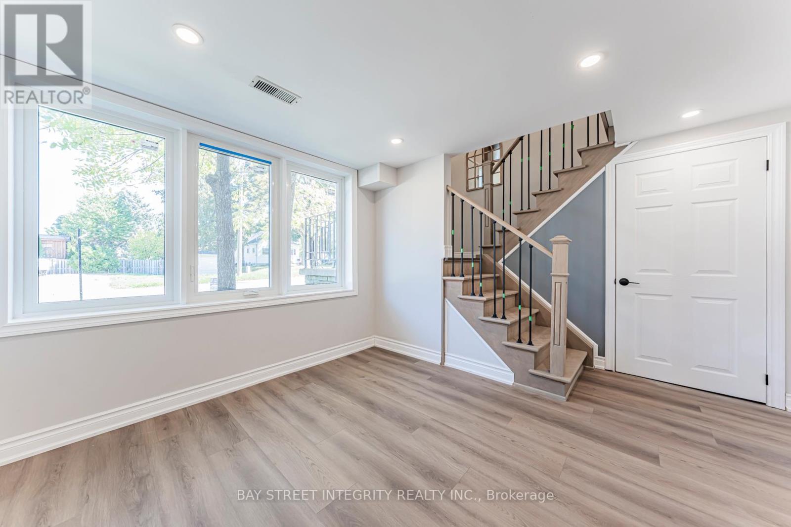 323 Clifton Road, Kitchener, Ontario  N2H 4W1 - Photo 32 - X12540084