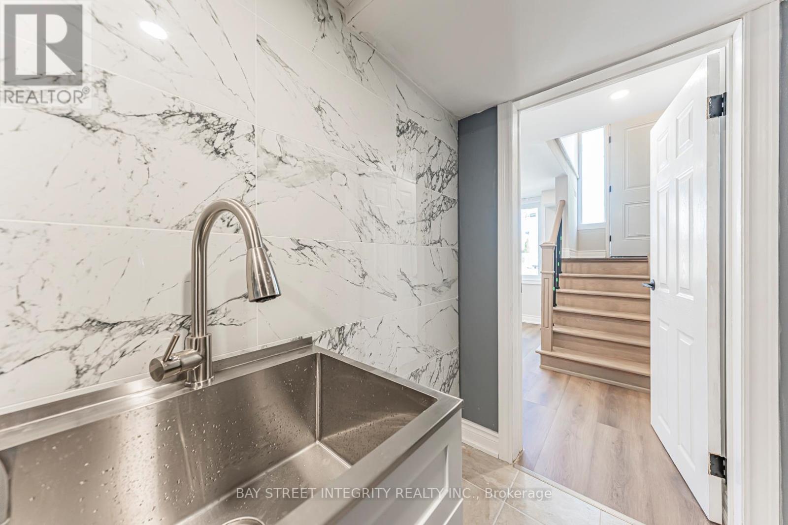 323 Clifton Road, Kitchener, Ontario  N2H 4W1 - Photo 37 - X12540084