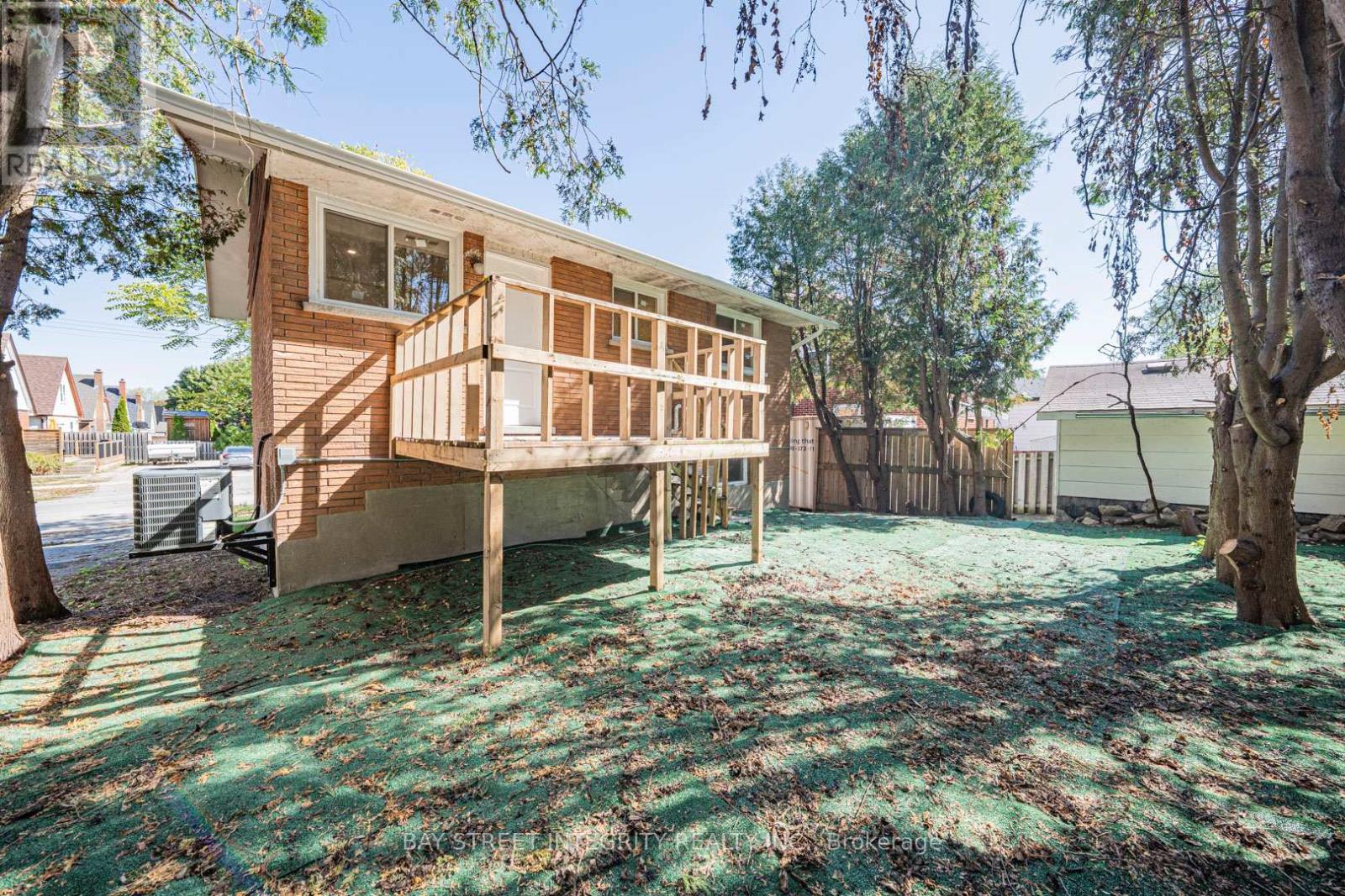 323 Clifton Road, Kitchener, Ontario  N2H 4W1 - Photo 38 - X12540084