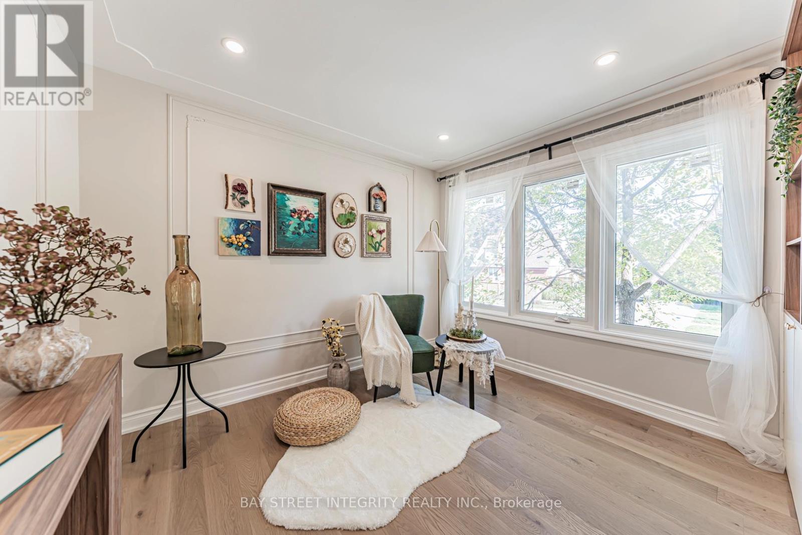 323 Clifton Road, Kitchener, Ontario  N2H 4W1 - Photo 8 - X12540084