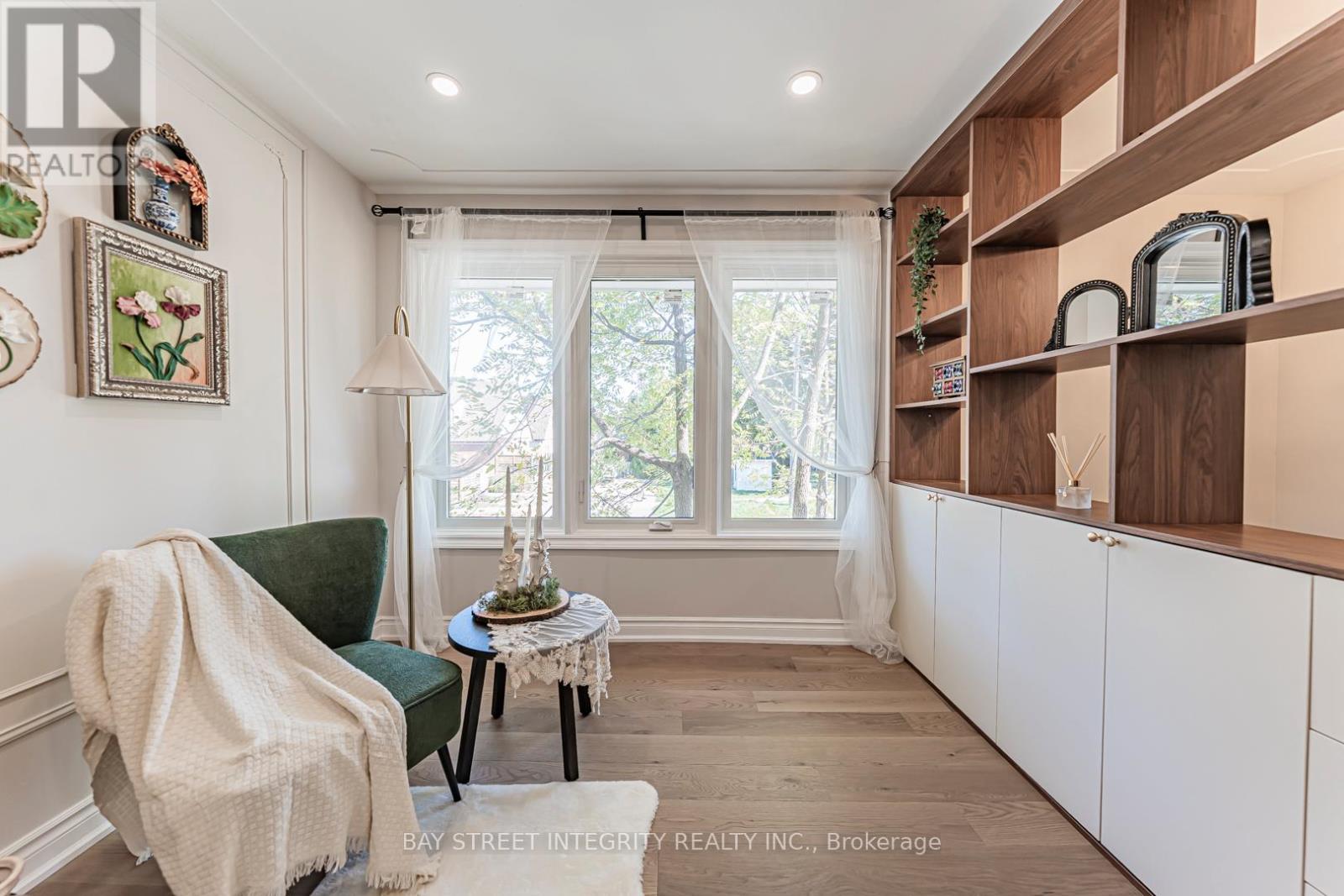 323 Clifton Road, Kitchener, Ontario  N2H 4W1 - Photo 9 - X12540084