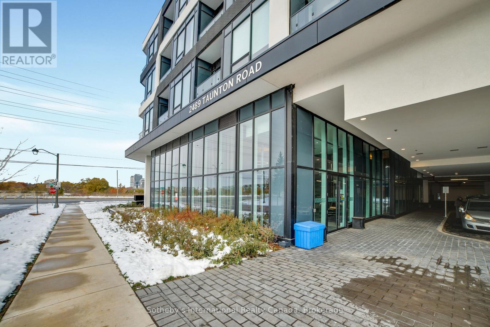 413 - 2489 Taunton Road, Oakville, Ontario L6H 3R9 - Photo 4 - W12540196